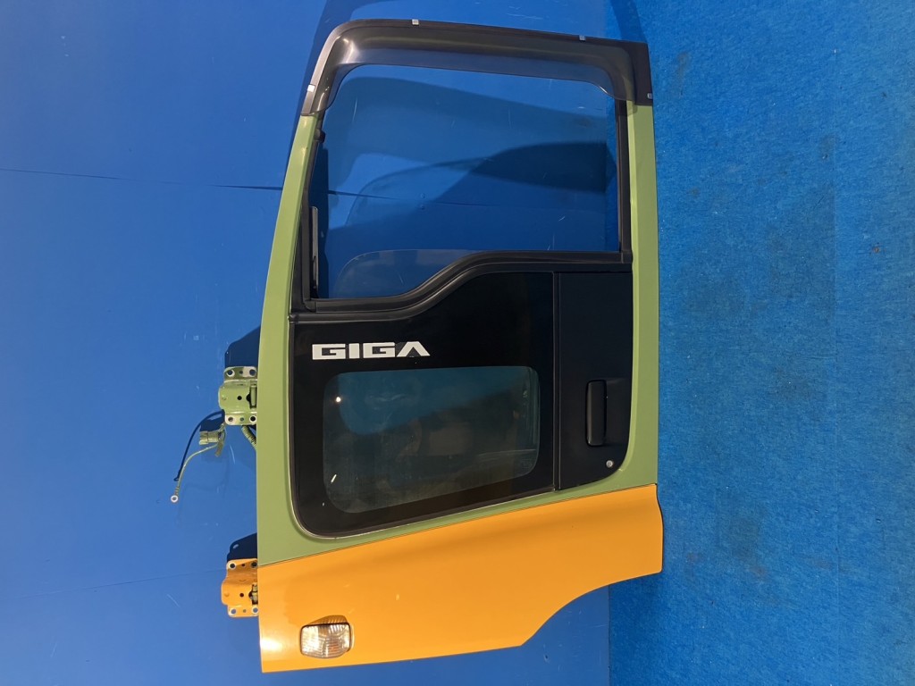いすゞ|ギガ|左ドア(PC251187-008) | トラック用中古部品のリトラス