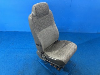 トラック用中古部品のリトラス・パーツセンター
